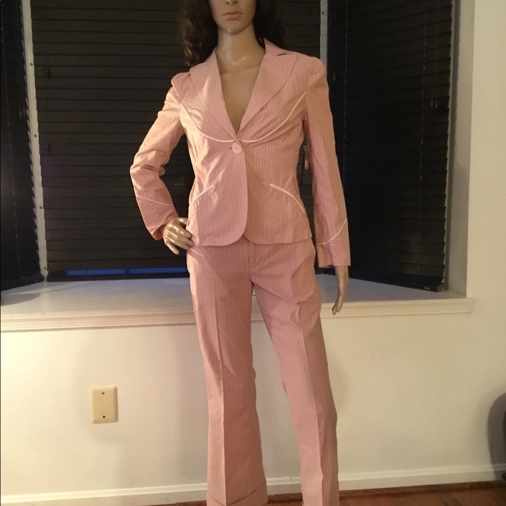 Marc Jacob pink and white pant suit;